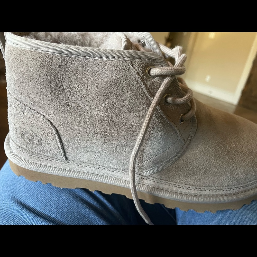 Women’s UGG Neumel boots size 10 Tan color